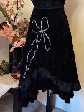New Unique Ruffle Design High Quality Vintage Style Black Lined Midi Skirt 10 M